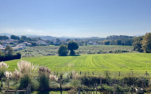 ANGLET – CHARMANT DUPLEX TYPE MAISON– SUPERBE VUE DÉGAGÉE SUR LA MONTAGNE