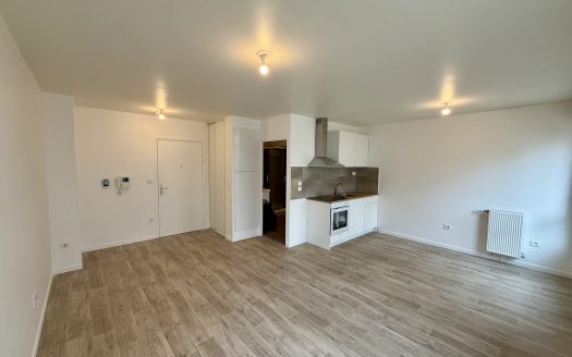 CHARMANT STUDIO REFAIT À NEUF – ÉRAGNY (VAL D’OISE)