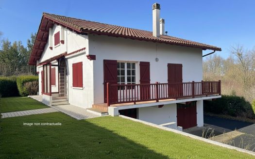 ARBONNE – Maison de type T5 à rénover avec garage et combles aménageables