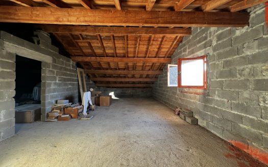 ARBONNE – Maison de type T5 à rénover avec garage et combles aménageables