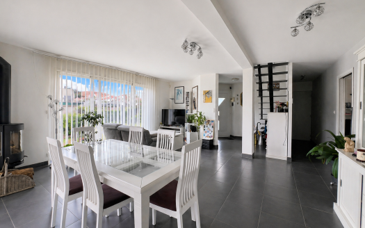 ANGLET – MAISON D’ARCHITECTE AU CALME – PISCINE ET DOUBLE GARAGE