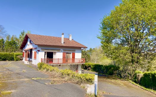 ARBONNE – MAISON T5 AVEC FORT POTENTIEL – TERRAIN DIVISIBLE – AU CALME